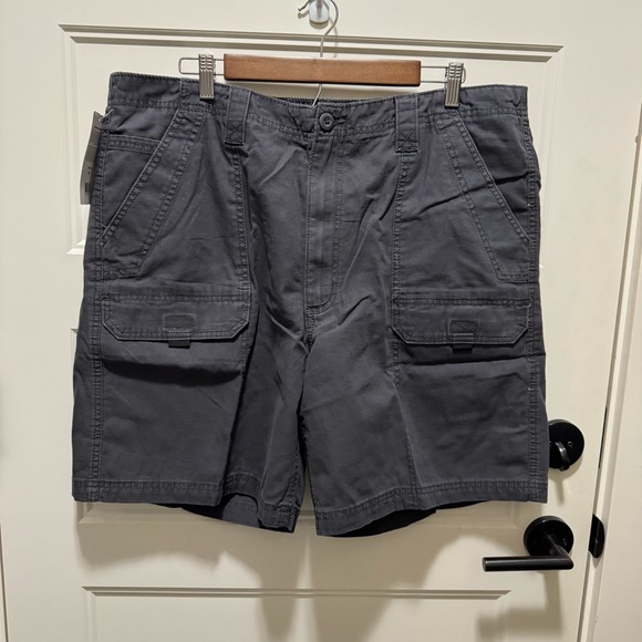 Men's Wrangler Gray Cargo Shorts - Picture 1 of 4